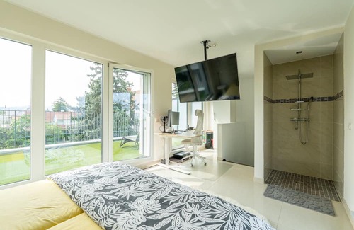 Donaustadt Villa | Villa near the VIC and United Nations and the Danube.