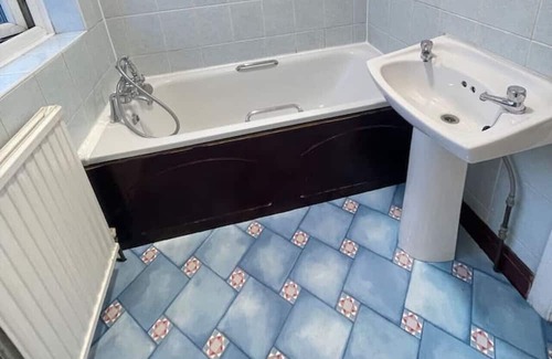 Lea Bridge House | Relaxing single room