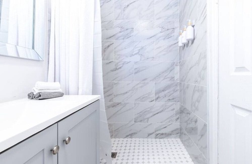 East Fort Lauderdale Apartment | 5 min to BEACH walk to restaurant, bars, mall, etc