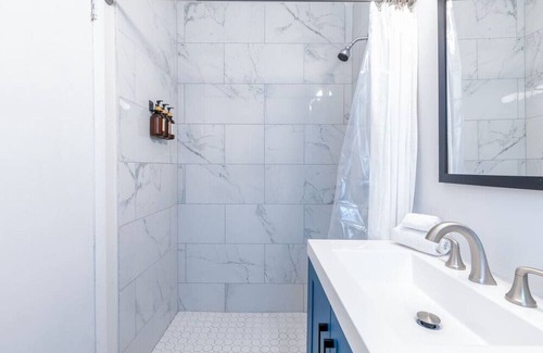 East Fort Lauderdale Apartment | 5 min to BEACH walk to restaurant, bars, mall, etc