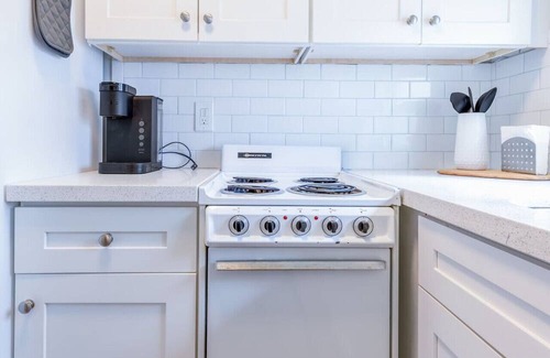 East Fort Lauderdale Apartment | 5 min to BEACH walk to restaurant, bars, mall, etc