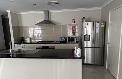 Ellenbrook House | House at the back of the Vines Golf Club in Swan Valley region.