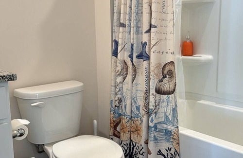 Northeast Raleigh House | A brand new, comfortable and clean private bathroom E