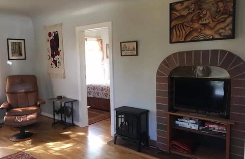 West Eugene House | Welcoming Cottage in the Heart of Eugene - Loving Cared for by Owner.
