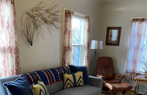 West Eugene House | Welcoming Cottage in the Heart of Eugene - Loving Cared for by Owner.