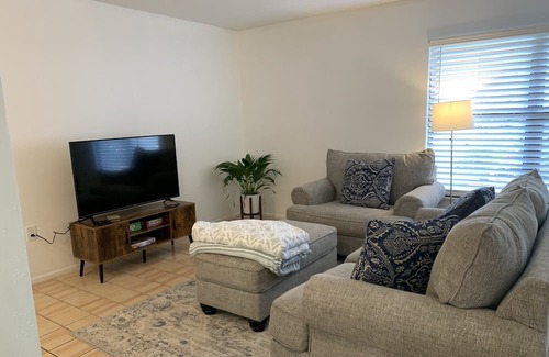 Bayou Oaks Condo | Peaceful Sarasota 2/2 Villa w/Screened Porch Close to Everything