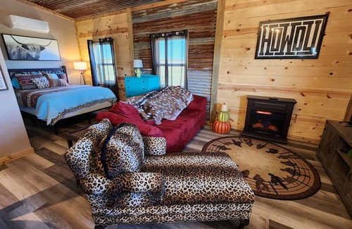 Whitesboro Other | Big Red Barn & Bed