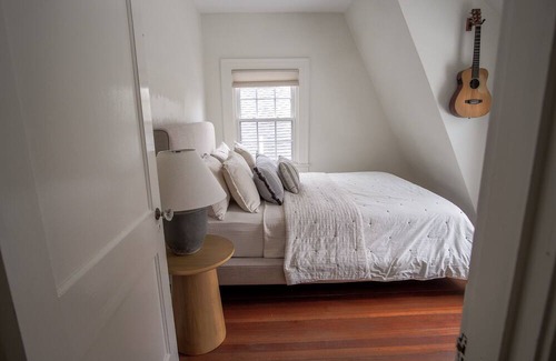 Kingston House | The Dutch Colonial - Historic Kingston Village