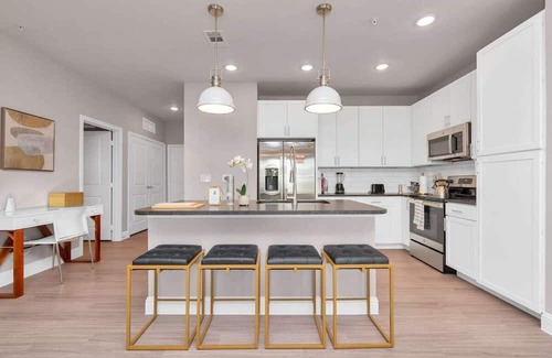 Clear Lake Shores Apartment | The Golden Treasure near Kemah Boardwalk and NASA