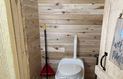 Hastings Highlands Cabin | Lakefront Tiny Home