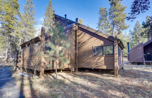 Overlook Park Cabin | Inviting Sunriver Cabin w/Resort Amenities!