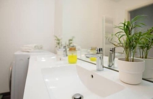 Neudorf Est Apartment | Appartement au Centre ! Parking Sécurisé ! Idéal Pour Votre Séjour à Strasbourg