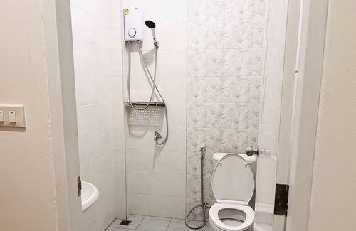 Chakphong Hotel | Sisters Home Laem Mae Phim