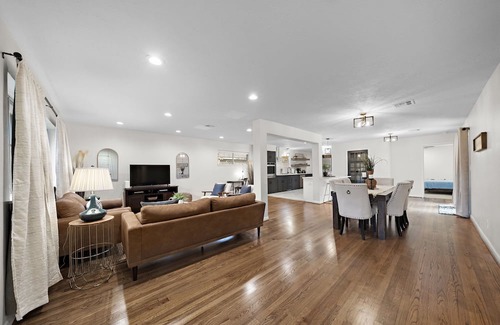 Westbury House | Private 4BR/3BA Home, Super Host, High-Speed WiFi