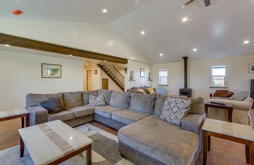Antonito House | Spacious Antonito Getaway w/ Wood-Burning Stove!