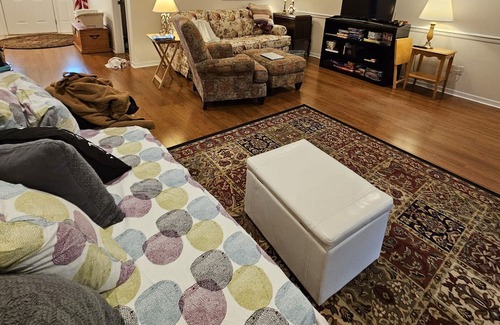 Daphne House | Peaceful,relaxing home. Gentle Dogs ok. Sleeps 5 comfortably.Extended stay rates