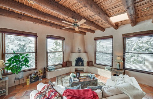 Canoncito House | Pet-Friendly Santa Fe Home w/ Balcony Near Trails!
