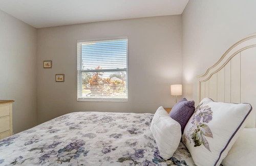 Englewood East House | Sunny Haven retreat