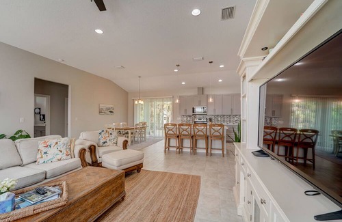 Englewood East House | Sunny Haven retreat