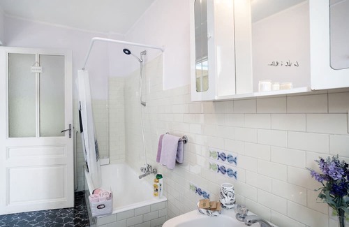 Villa Viani Apartment | Apartment 'Divino' with Mountain View, Private Terrace and Wi-Fi