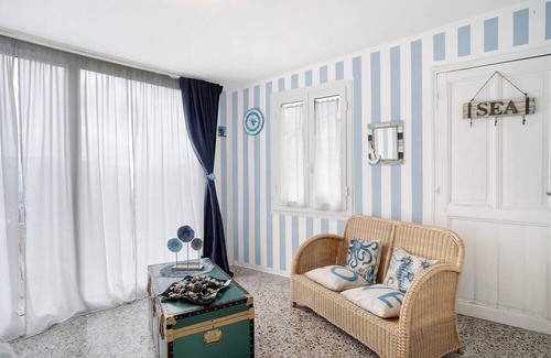 Villa Viani Apartment | Apartment 'Divino' with Mountain View, Private Terrace and Wi-Fi