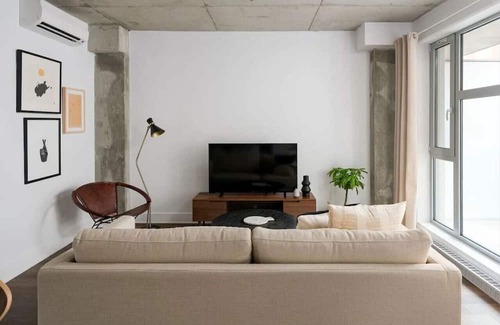 Chinatown Apartment | Place-Des-Arts 1-Bedroom Condo