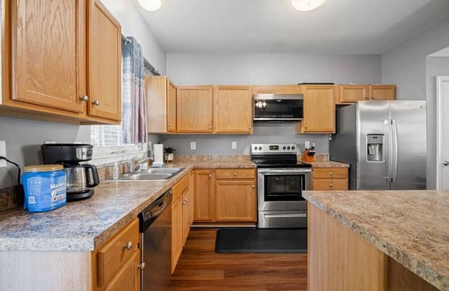 East Highland Park House | Chic Townhouse Retreat: Your Home Away from Home!