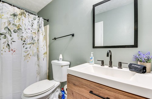 Douglasville House | Douglasville Gem - Minutes from Historic Downtown!