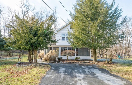 Warwick House | LOCATION ! This unique property is walking distance to the Village of Warwick!