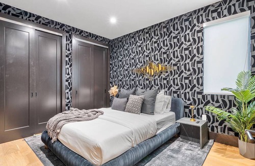 Northeast Miami Villa | Modern 6 Bedroom w/pool in Design District