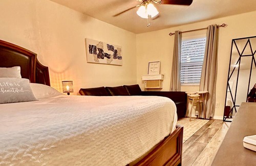 Raisin Cottage | Cozy Cottage Family friendly,1940’s remodeled cottage. Meets All accommodations.