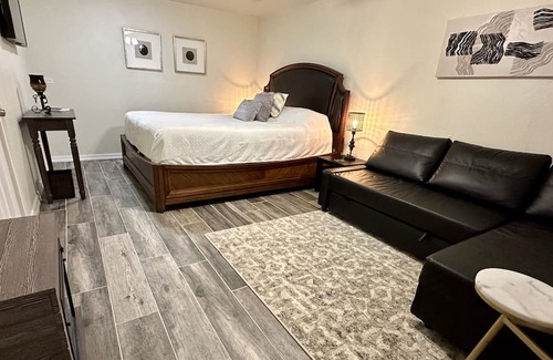 Raisin Cottage | Cozy Cottage Family friendly,1940’s remodeled cottage. Meets All accommodations.