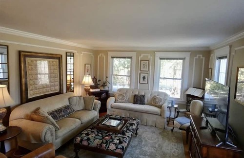 Top of the Hill House | Lovely 4 bdrm home- perfect location- walk to beach and town. Parking/EV Chrgpnt