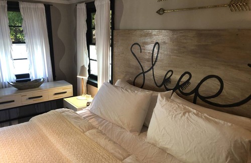 Winston - Salem Cottage | Cozy Courtyard Cottage~Downtown Winston Salem Pet Friendly ~ No Pet Fees