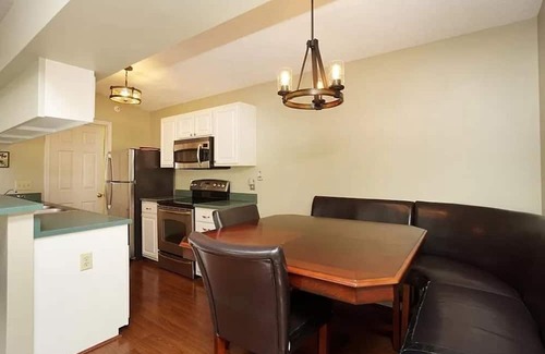 Roselawn Finance Condo | Beautifully furnished 2BR in a quiet cove in the heart of Cincinnati.