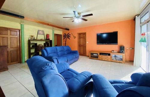 Punaauia House | Chambre à Louer Dans une Grande Maison Familiale