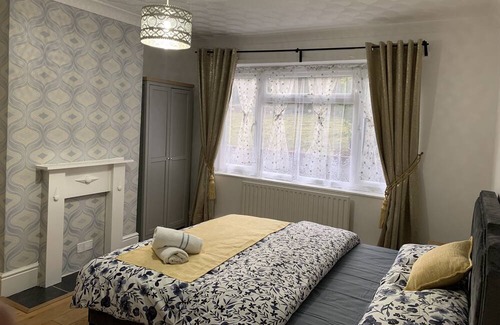 Farnham Apartment | Luxury Two Bed Deluxe Maisonette
