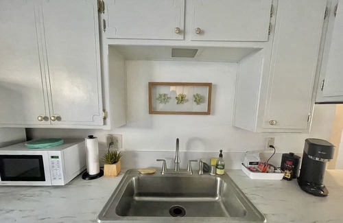 Chico Apartment | Walk to Downtown & Chico State. Spacious 2 Bedroom with Parking. Pets welcome!