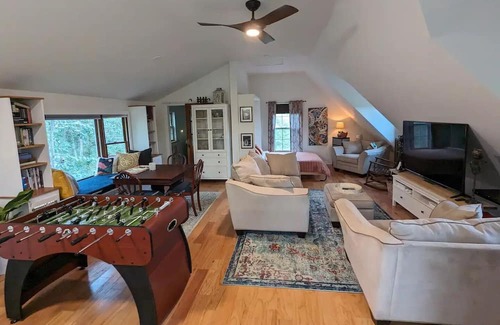 Schuylerville Apartment | Serene Studio Retreat 20 Minutes to Downtown