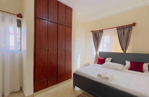 Kampala Apartment | Cozy Apt close to Acacia 2BDR, UnLtd WIFI, Netflix