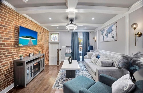 Downtown Baltimore House | Fully furnished Luxury Townhome with Rooftop in the Heart of Baltimore City.