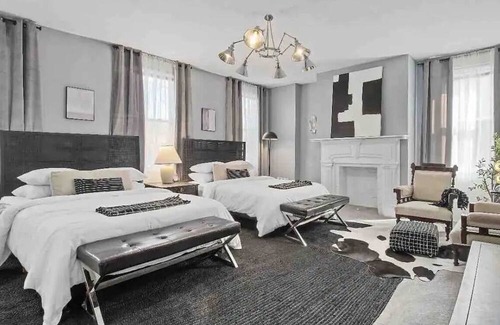 Pittsburgh House | Manor on The Hill