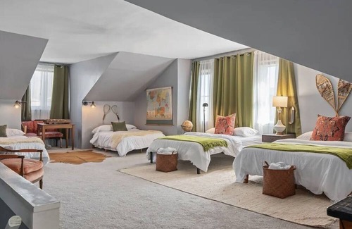 Pittsburgh House | Manor on The Hill