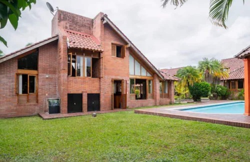 San Sebastian de Mariquita Ski Chalet | Hermosa casa en Mariquita con Piscina!