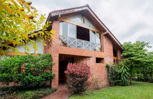 San Sebastian de Mariquita Ski Chalet | Hermosa casa en Mariquita con Piscina!