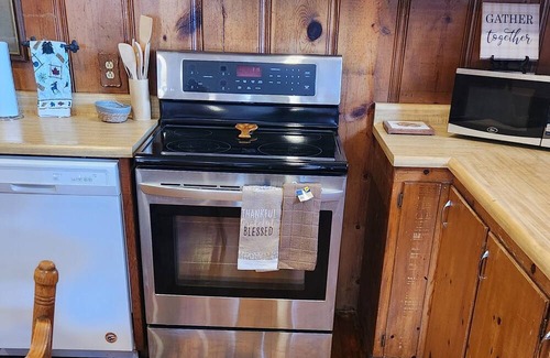 Mariposa House | Yosemite Nest: Refreshed Vintage Retreat conveniently located near Yosemite NP