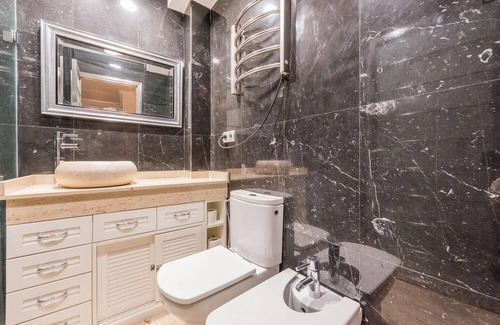 Castellana Apartment | Descubre la esencia del lujo y la comodidad en este espectacular apartamento.