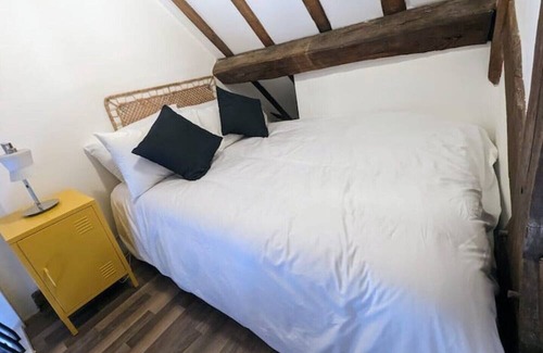 Ribbesford House | Zeppelin House - Riverside 18th Century Townhouse