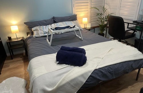 Ballajura House | Paradise on the Lakes - Queen Bedroom