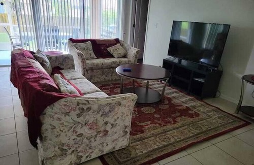 Sunshine Apartment | 4 Bedroom 761751 by Houzlet